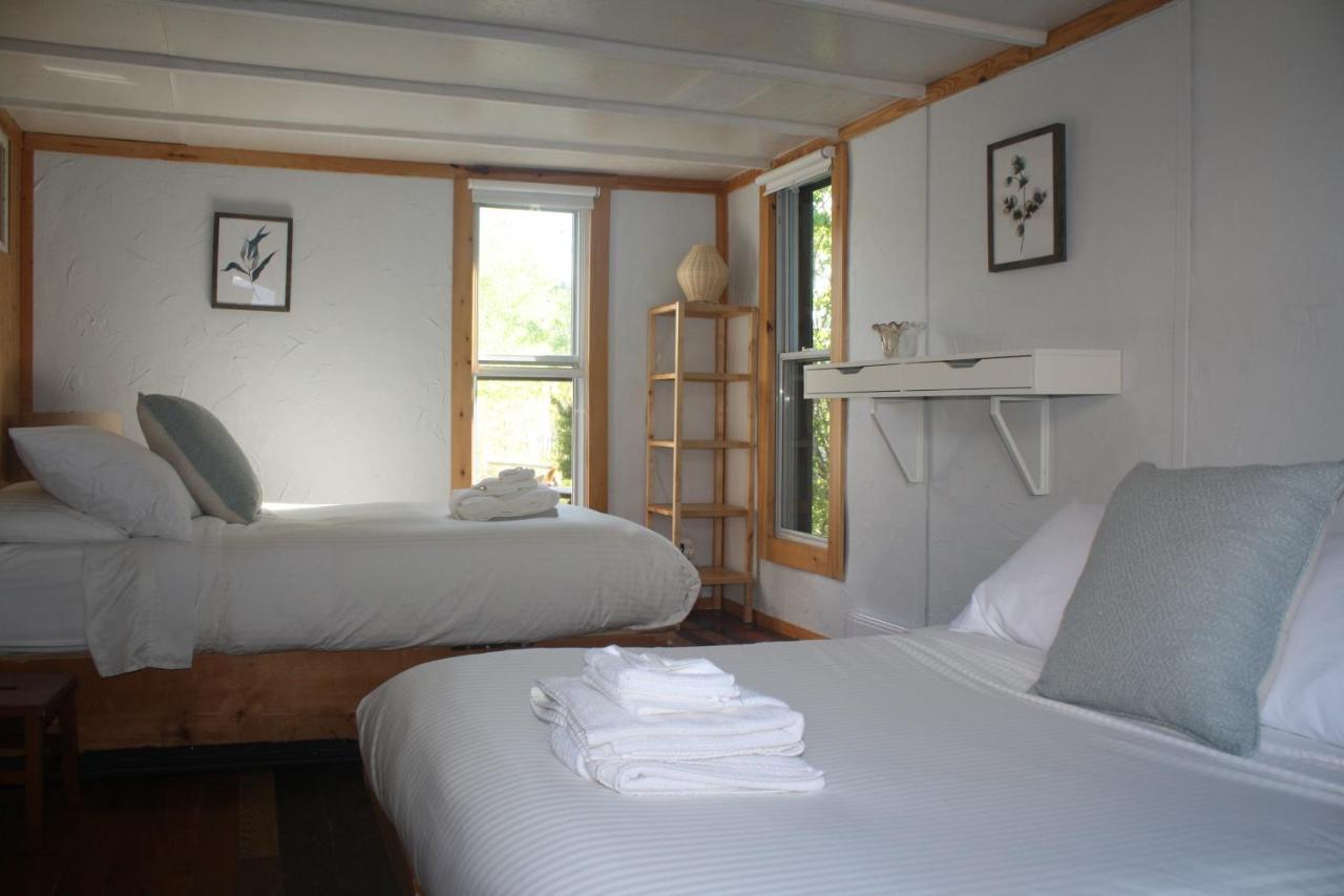 Au Sommet Du Fjord Hostel Sacre-Coeur Luaran gambar